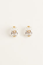 Load image into Gallery viewer, Sliver Daisy Stud Earrings - Yvonne.b